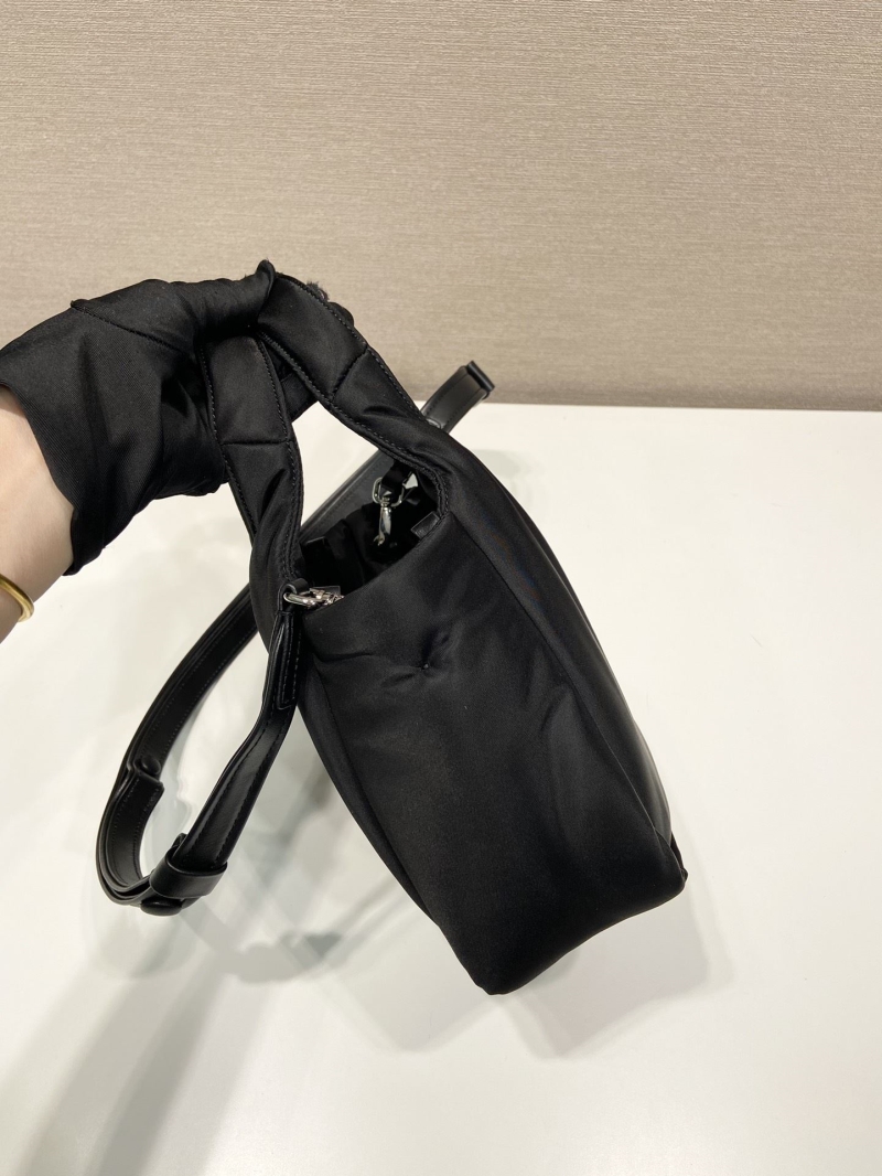 Pra*a tote bags